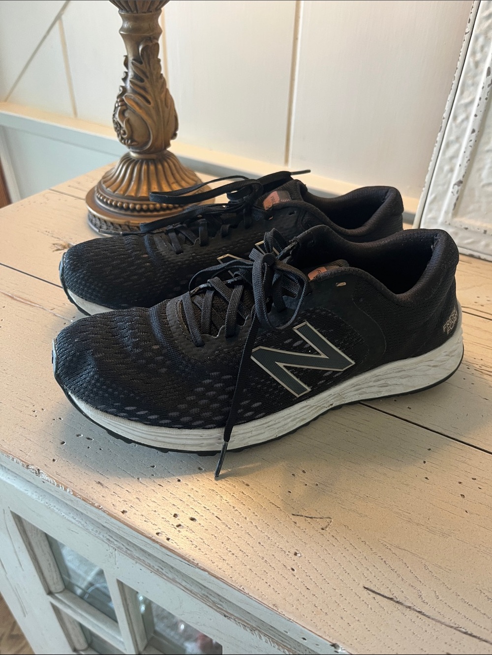 New Balance Womens Black Athletic Running Shoes with White Midsole